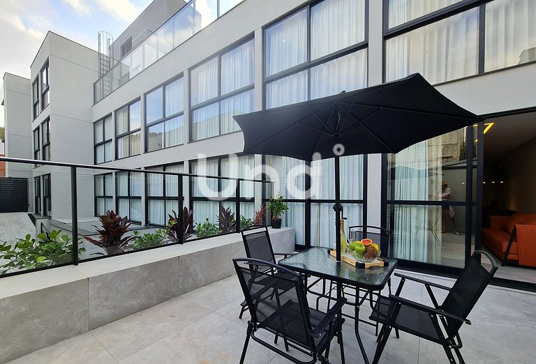 Apt 04 Loft with Balcony Seasons BC