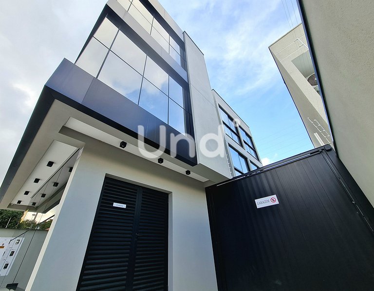Apt 05 Loft Master Seasons BC