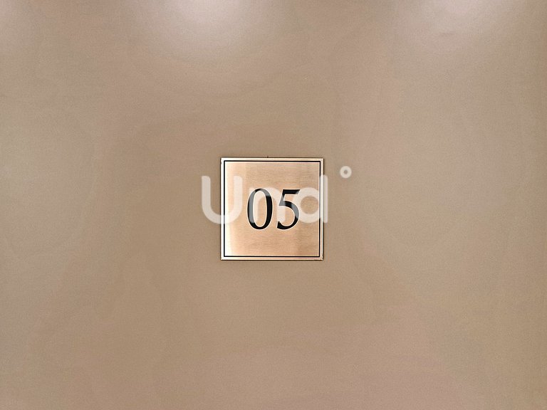 Apt 05 Loft Master Seasons BC