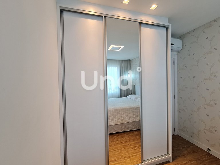 Apartamento de 3 Suites, Parrilla y 2 Cocheras | Meia Praia
