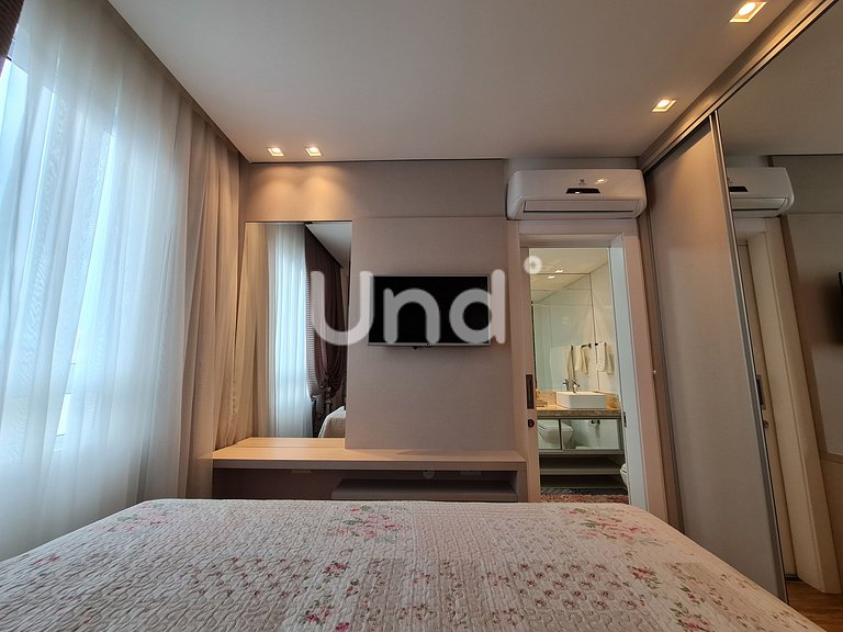 Apartamento de 3 Suites, Parrilla y 2 Cocheras | Meia Praia