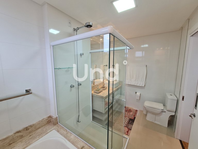 Apartamento de 3 Suites, Parrilla y 2 Cocheras | Meia Praia
