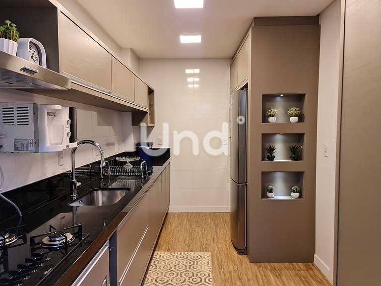 Apartamento 3 Suítes, 2 Vagas e Churrasqueira | Meia Praia