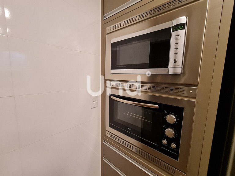 Apartamento 3 Suítes, 2 Vagas e Churrasqueira | Meia Praia