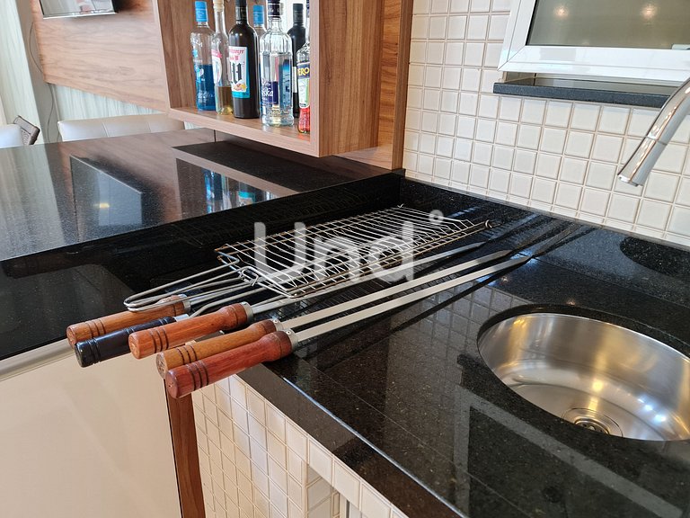Apartamento 3 Suítes, 2 Vagas e Churrasqueira | Meia Praia