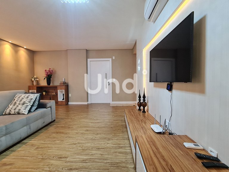 Apartamento de 3 Suites, Parrilla y 2 Cocheras | Meia Praia