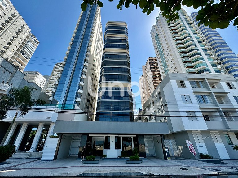 Oceanfront 4 Suite Apartment in Downtown Balneário Camboriú