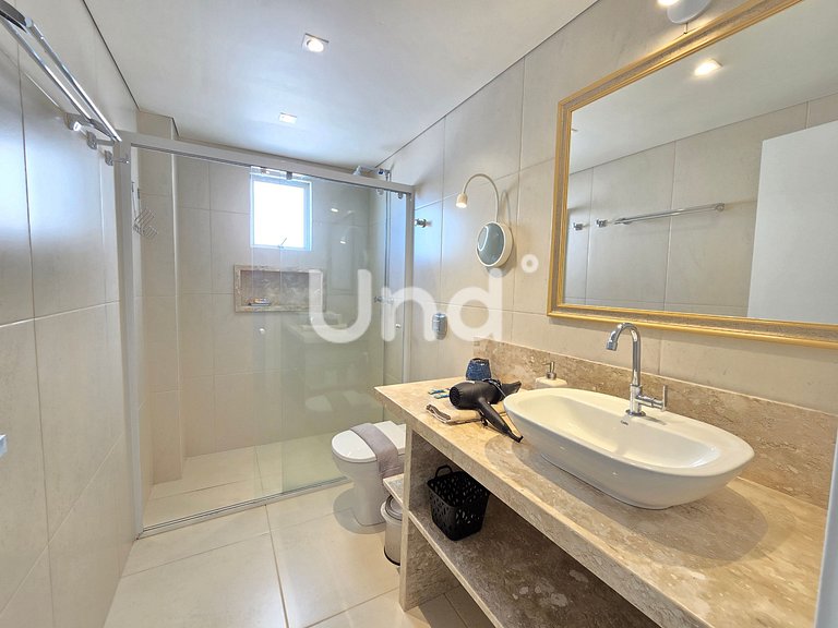 APT 1401 SEA FRONT - 4 SUITE - BC