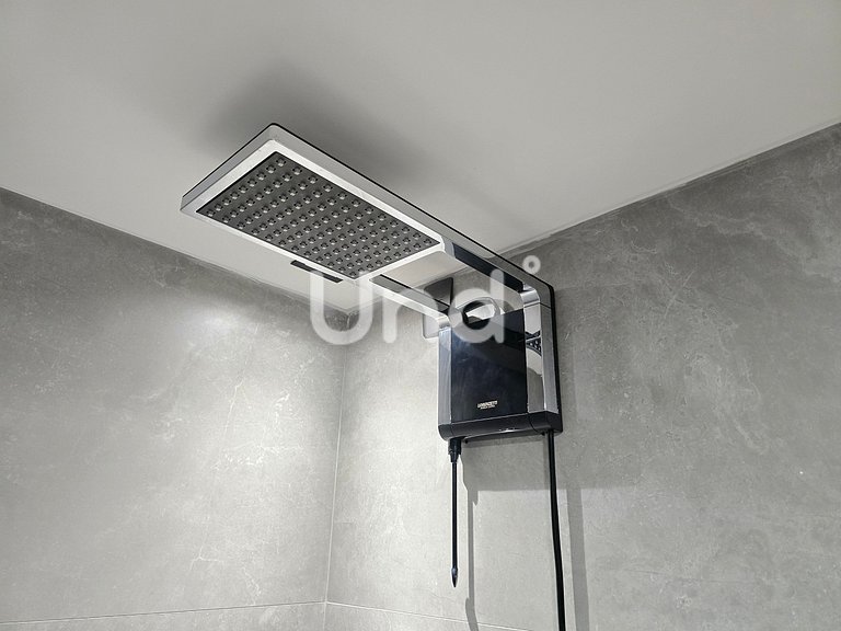 Apt 09 Loft Master Seasons BC