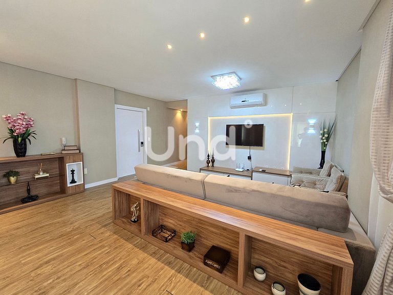 Apartamento de 3 Suites, Parrilla y 2 Cocheras | Meia Praia