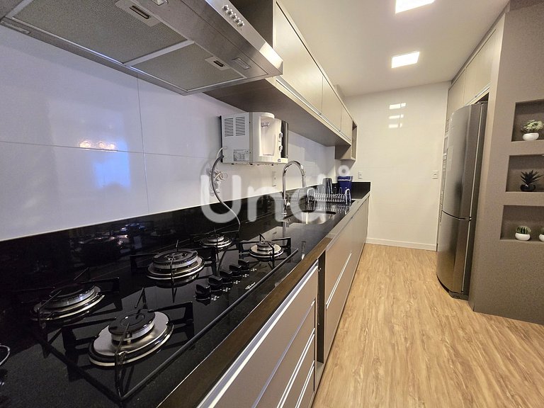 Apartamento 3 Suítes, 2 Vagas e Churrasqueira | Meia Praia