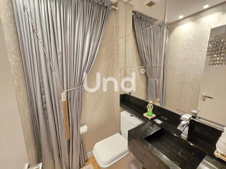 Apartamento de 3 Suites, Parrilla y 2 Cocheras | Meia Praia