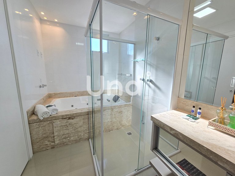 Apartamento de 3 Suites, Parrilla y 2 Cocheras | Meia Praia