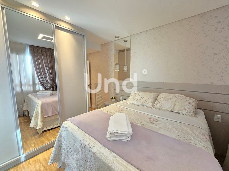 Apartamento de 3 Suites, Parrilla y 2 Cocheras | Meia Praia