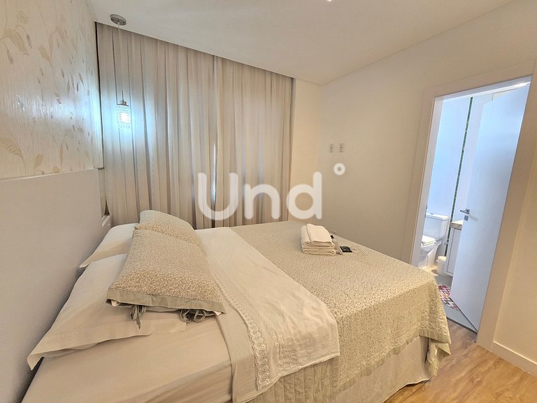 Apartamento de 3 Suites, Parrilla y 2 Cocheras | Meia Praia