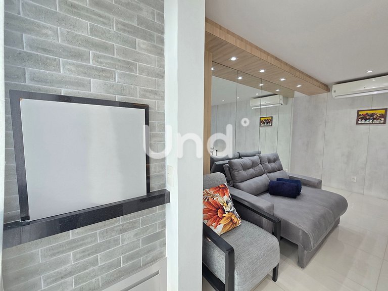 Modern Praia Brava Apartment with Two Suites