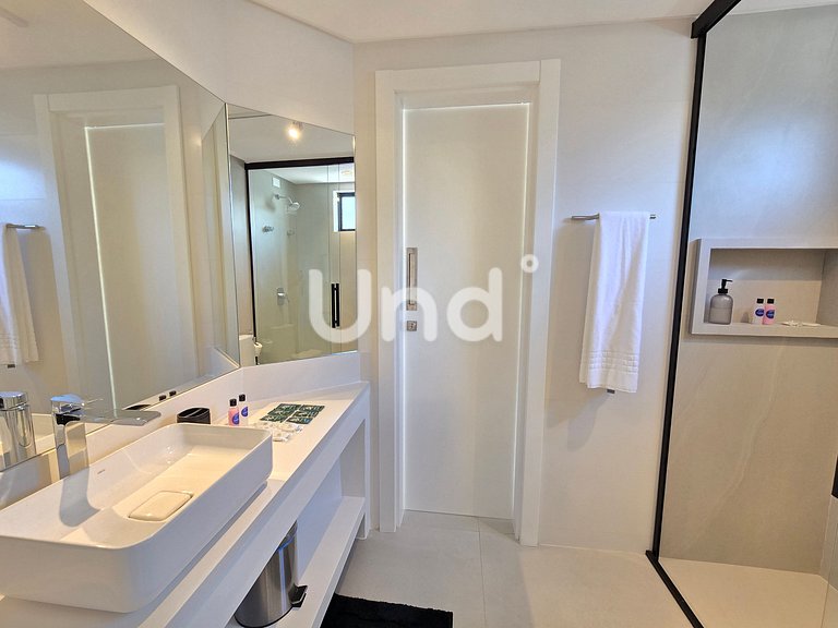 Cobertura Nova com Piscina Exclusiva Praia Brava 3 Quartos