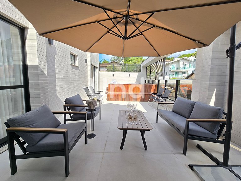 Cobertura Nova com Piscina Exclusiva Praia Brava 3 Quartos