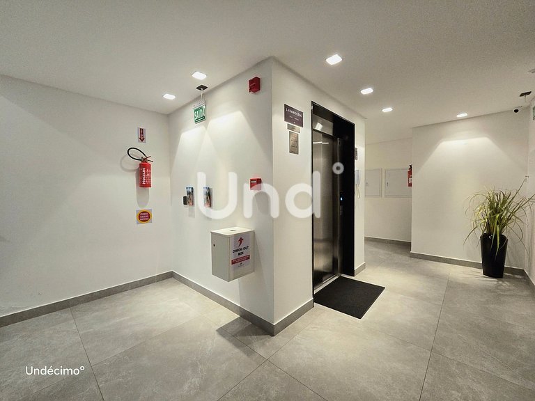 Apt 05 Loft Master Seasons BC
