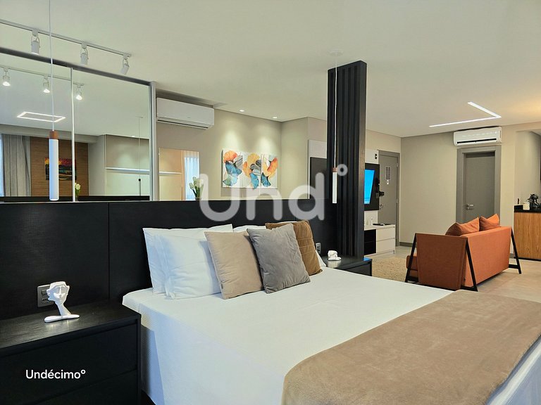 Apt 05 Loft Master Seasons BC
