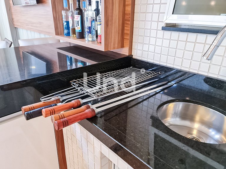 3 Suite Apartment, BBQ & 2 Parking Spaces | Meia Praia
