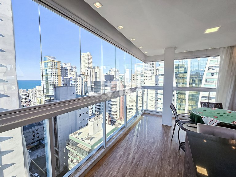Apartamento de 3 Suites, Parrilla y 2 Cocheras | Meia Praia