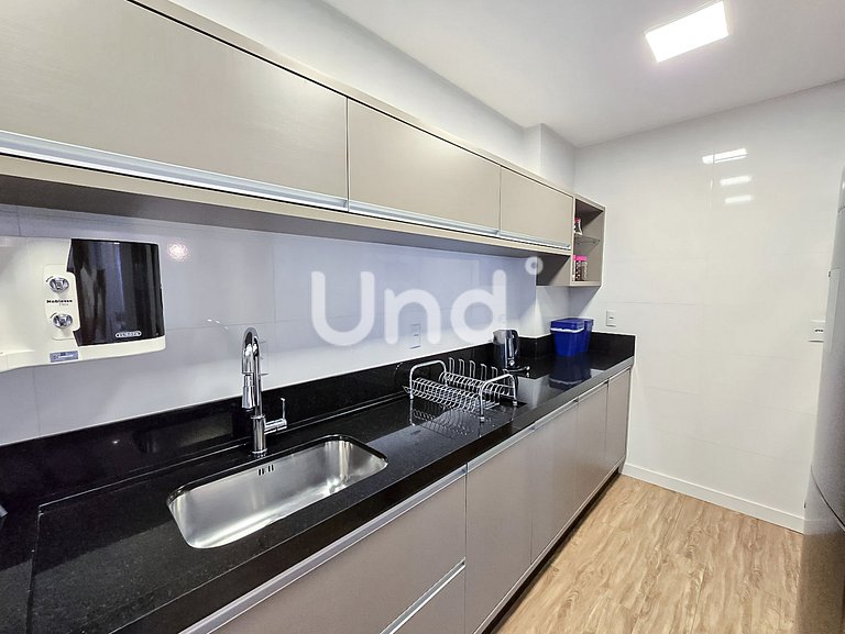 3 Suite Apartment, BBQ & 2 Parking Spaces | Meia Praia
