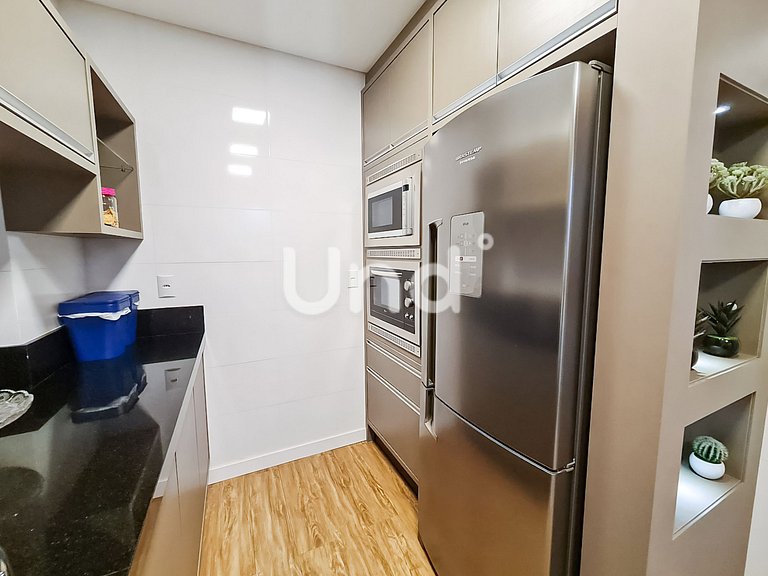3 Suite Apartment, BBQ & 2 Parking Spaces | Meia Praia