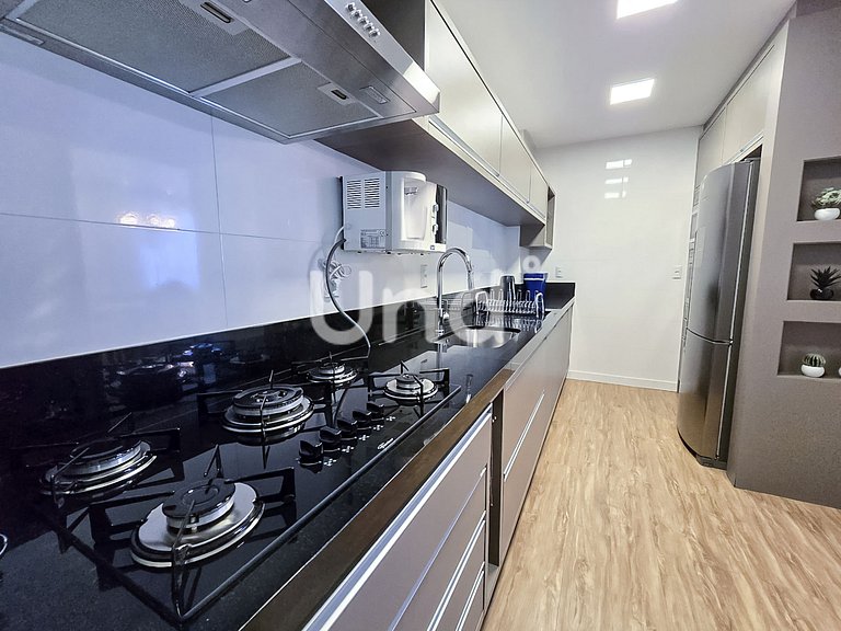 3 Suite Apartment, BBQ & 2 Parking Spaces | Meia Praia