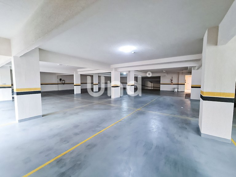 Apartamento de 3 Suites, Parrilla y 2 Cocheras | Meia Praia