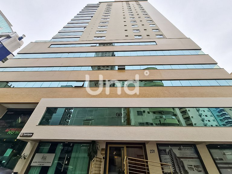 Apartamento 3 Suites Churrasqueira 2 vagas Meia Praia